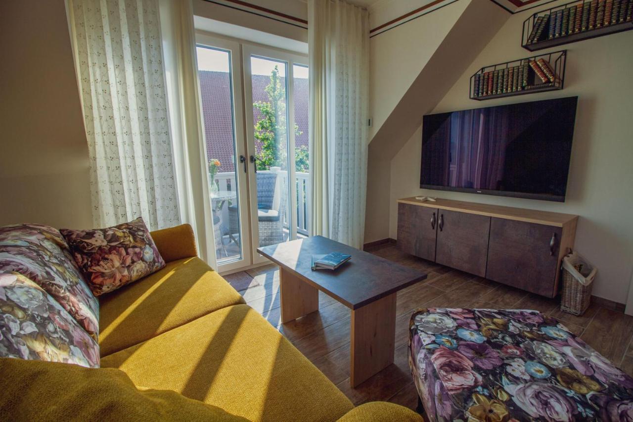 Up Besoeoek - Rapsbluete Mit Infrarotsauna Krummhoern Exterior photo