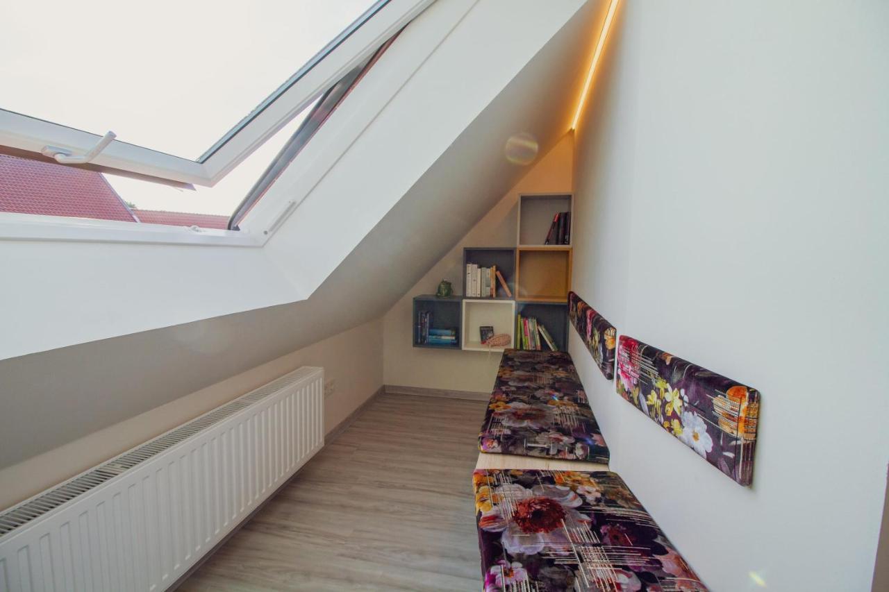 Up Besoeoek - Rapsbluete Mit Infrarotsauna Krummhoern Exterior photo