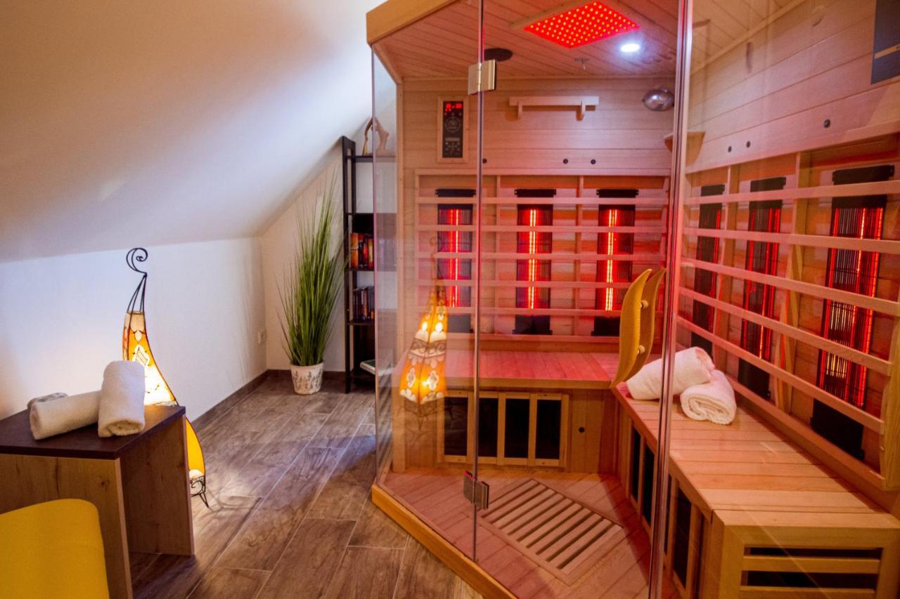 Up Besoeoek - Rapsbluete Mit Infrarotsauna Krummhoern Exterior photo