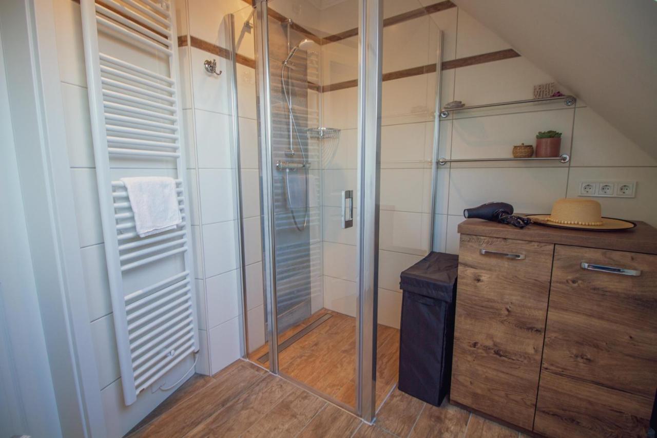 Up Besoeoek - Rapsbluete Mit Infrarotsauna Krummhoern Exterior photo